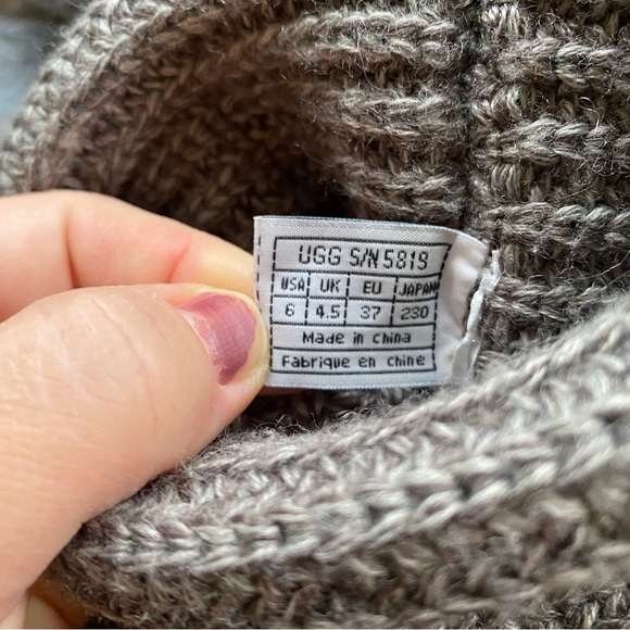 Ugg Classic Cardy Knit Sweater Boots Grey - Picture 14 of 14